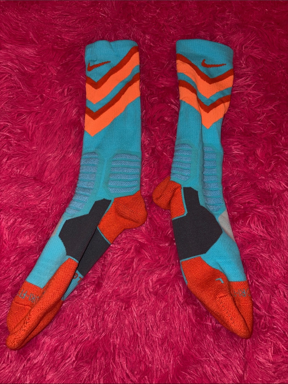 Nike Men’s Athletic Hyper Elite Crew Socks in Turquoise & Orange
